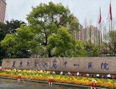 复旦大学附属中山医院整形外科怎么样？人气医生在线，假体隆胸案例反馈